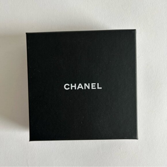 Chanel 2020 Crystal & Faux Pearl Mismatch Hoop Earrings - Picture 7 of 13